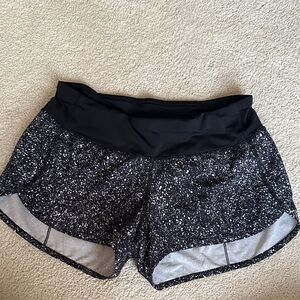 lululemon athletica Black and White Patterned Athletic Shorts 2.5”